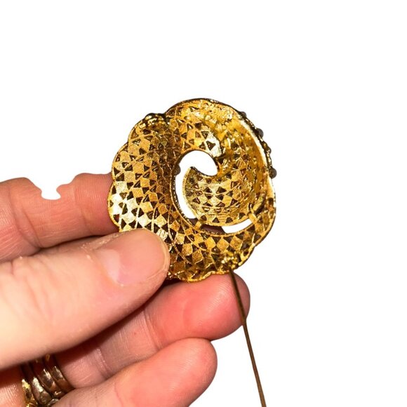 Usner vintage signed gold tone pearl swirl pin brooch - Picture 4 of 4